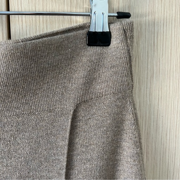 Club Monaco beige knit skirt - Picture 11 of 11